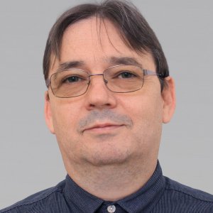 gabor szurke hatterel